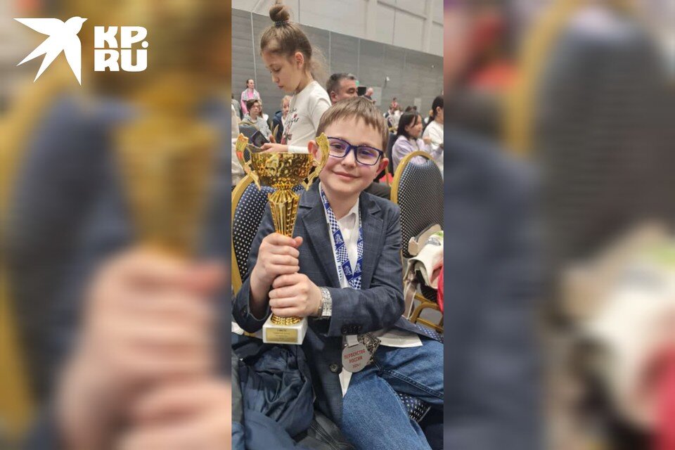    Тимофей с кубком. Фото: из личного архива героя публикации. Предоставлено «КП – Владивосток»