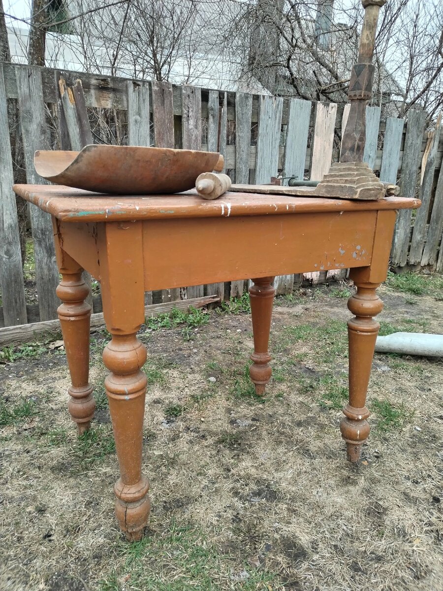 Стол из дома Кашиных