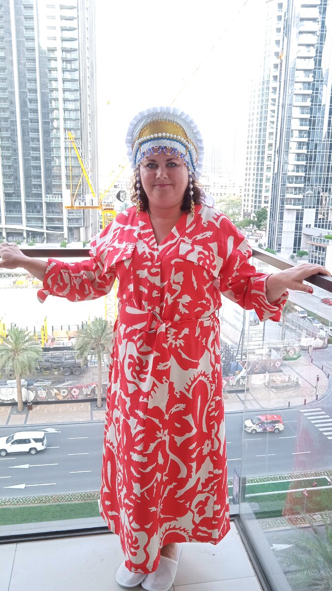 Это я на фоне дубайских пейзажей