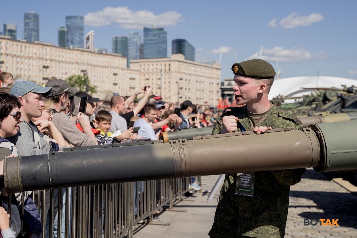 Как прошло открытие выставки трофейной военной техники в Москве. «Хорошо он  сгорел!» | Куда идём? | Дзен