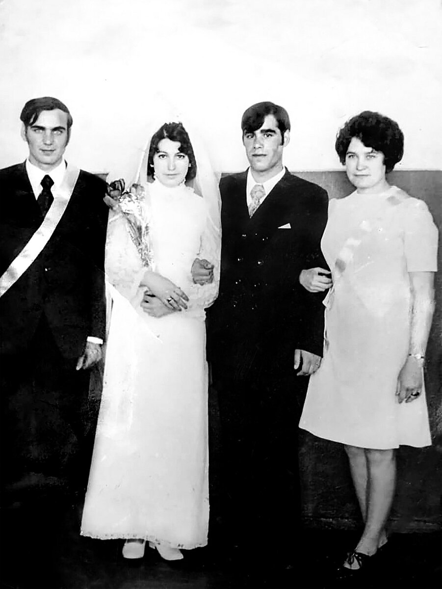 Такими Валентина и Михаил Шаровы были 50 лет назад, в день своей свадьбы.