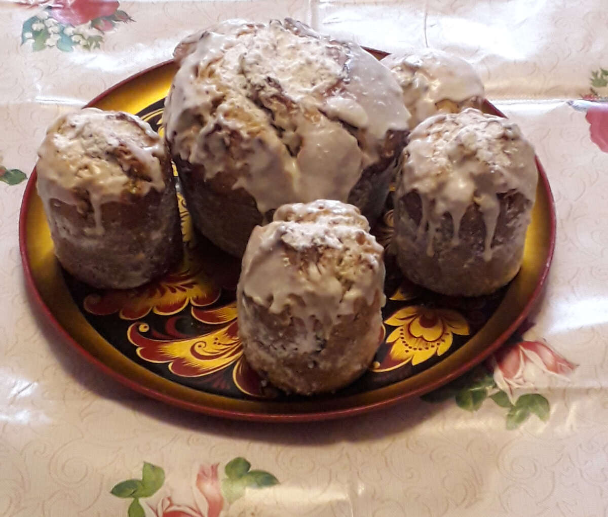 Фото 1. Это – моя первая фотография для интернета; блюдо подарено художником Пшерацким А.С., ложечку к блюду показывала ранее
