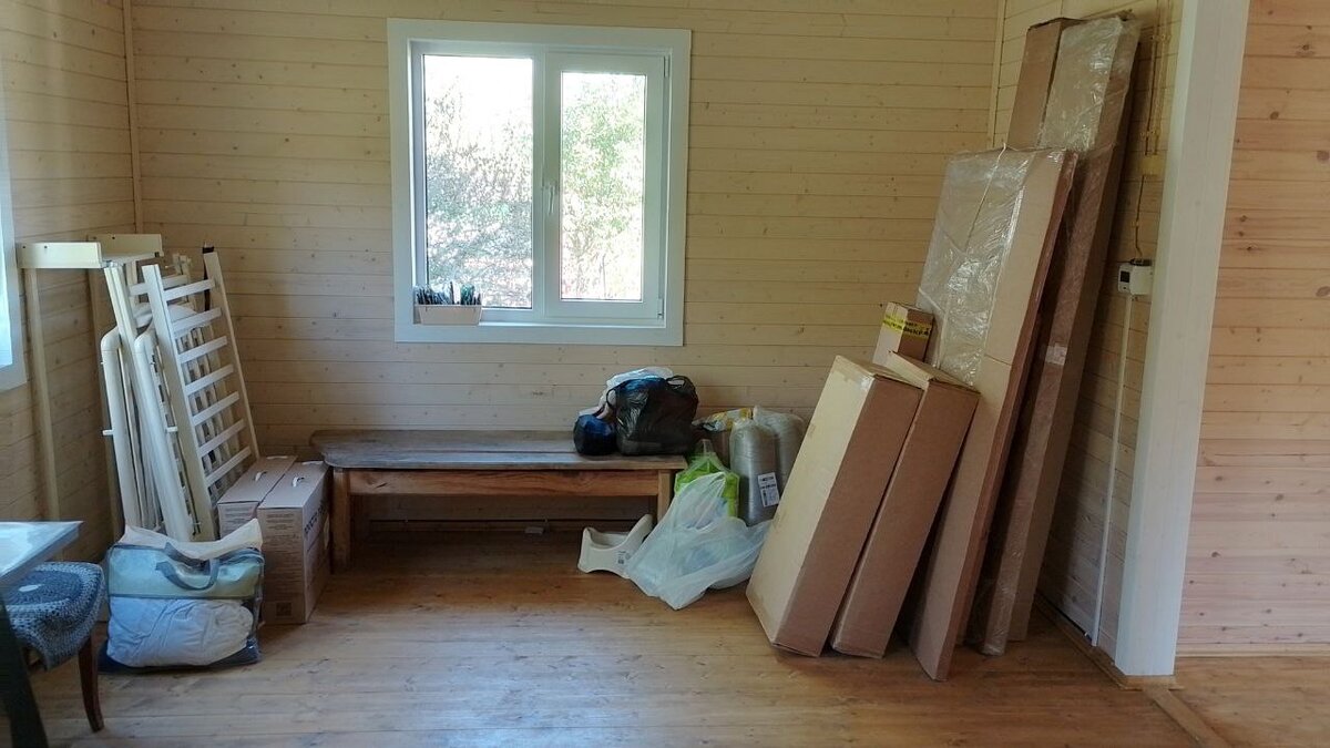 Это только одну машину разгрузили...