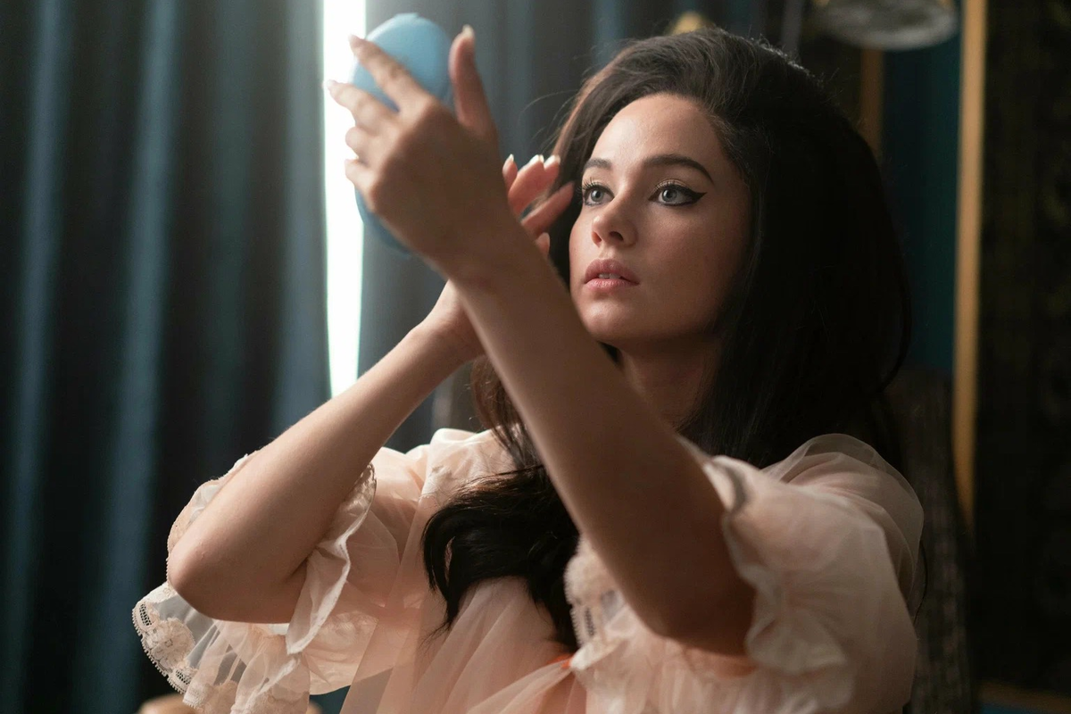 Присцилла должна быть на высоте всегда: она не может выйти без полного макияжа даже после родов