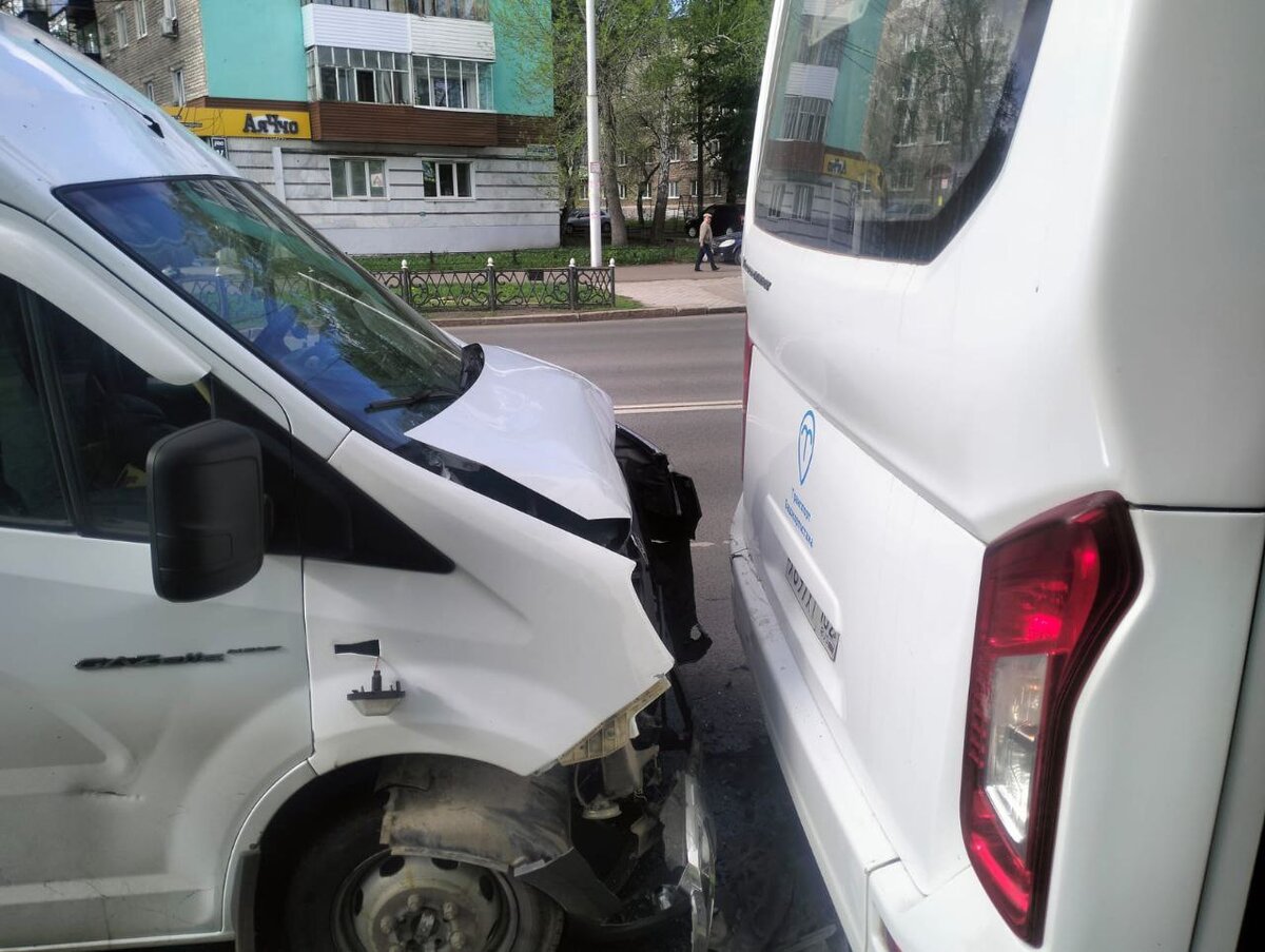 В Башкирии столкнулись два пассажирских автобуса: пострадали два человека |  Башкортостан 24 | Дзен