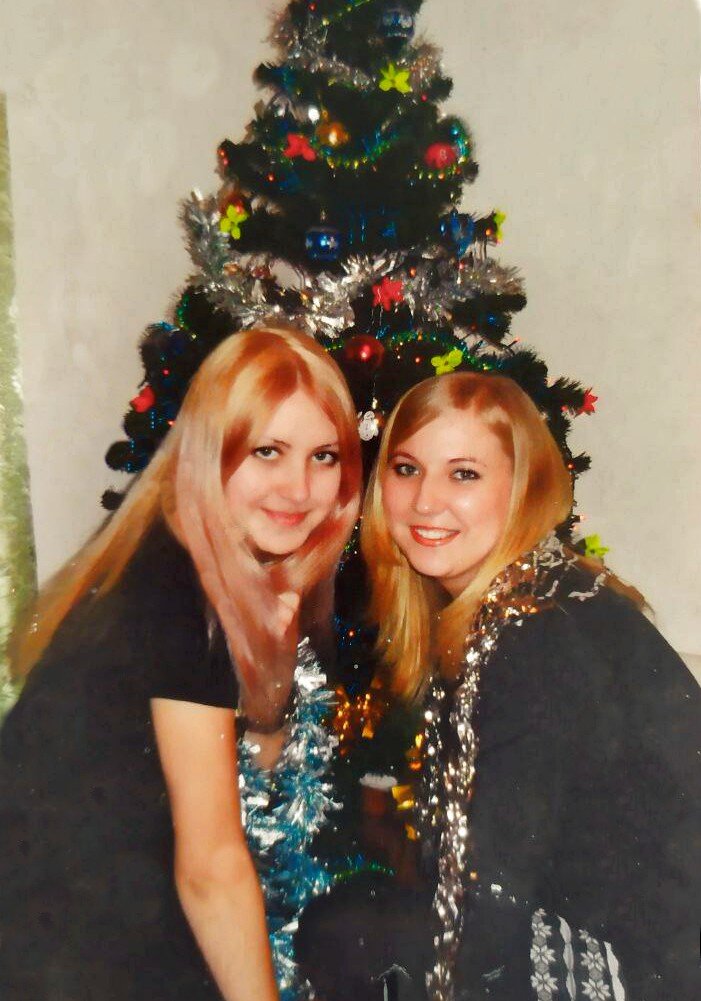 Моя доченька и дочка соседей. 31 декабря 2011г. Листайте галерею, чтобы увидеть другие фото...