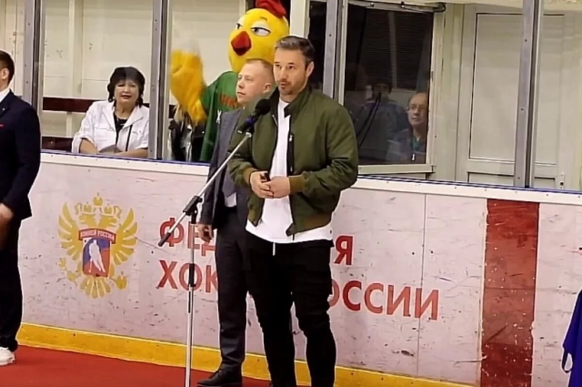    Знаменитый хоккеист Илья Ковальчук в тверском спорткомплексе вручил награды