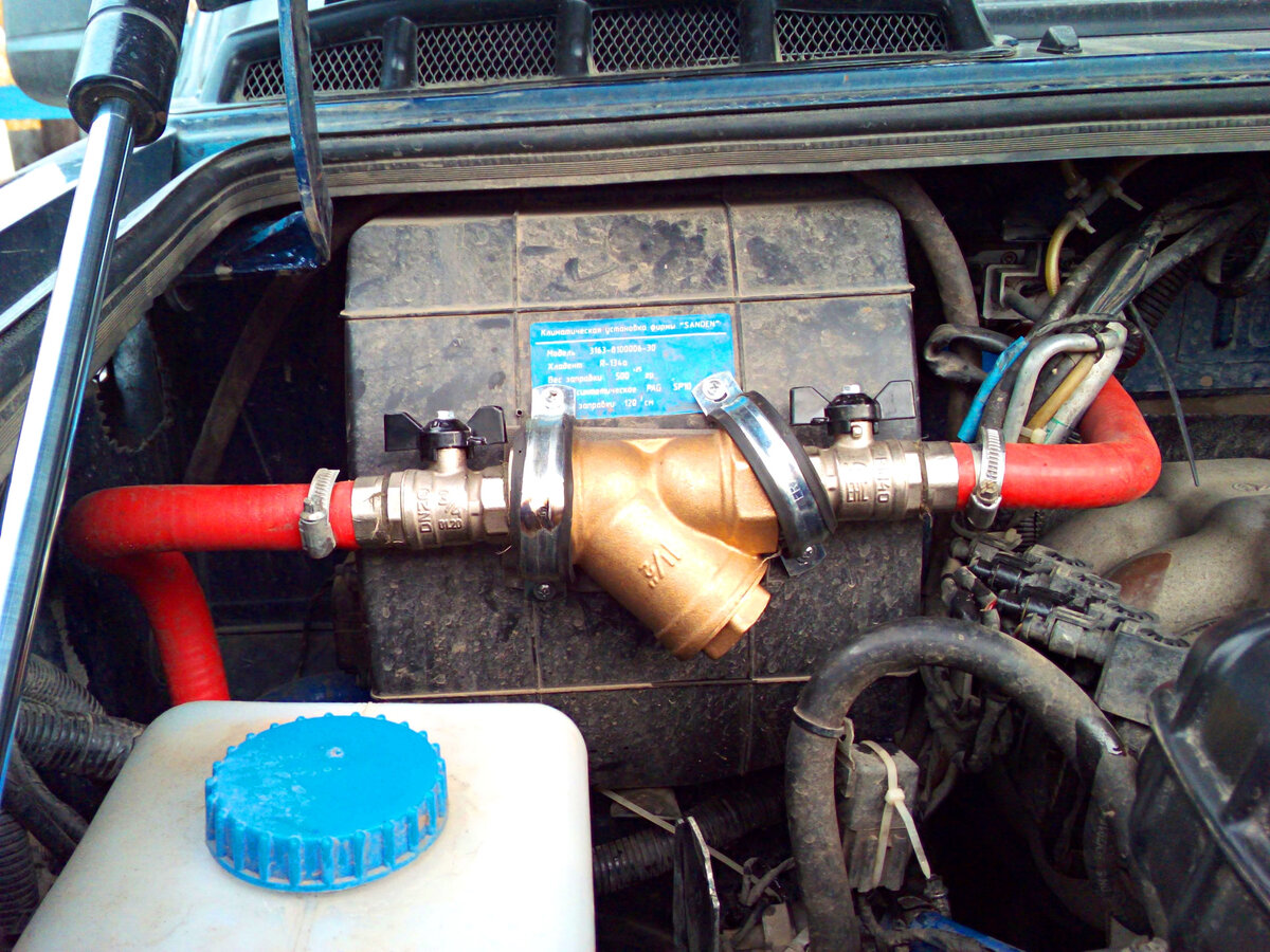 Чистка фильтра заняла от силы 10 минут. Очень удобно с кранами получилось. Перекрыл, открутил, прочистил сеточку и все в обратном порядке 😉