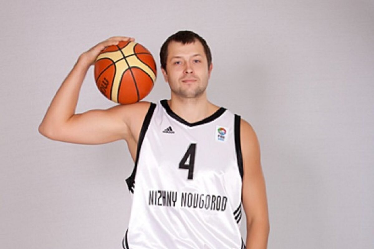    В нижегородском клубе Олег Баранов играл 4 сезона - с 2008 по 2012 годы