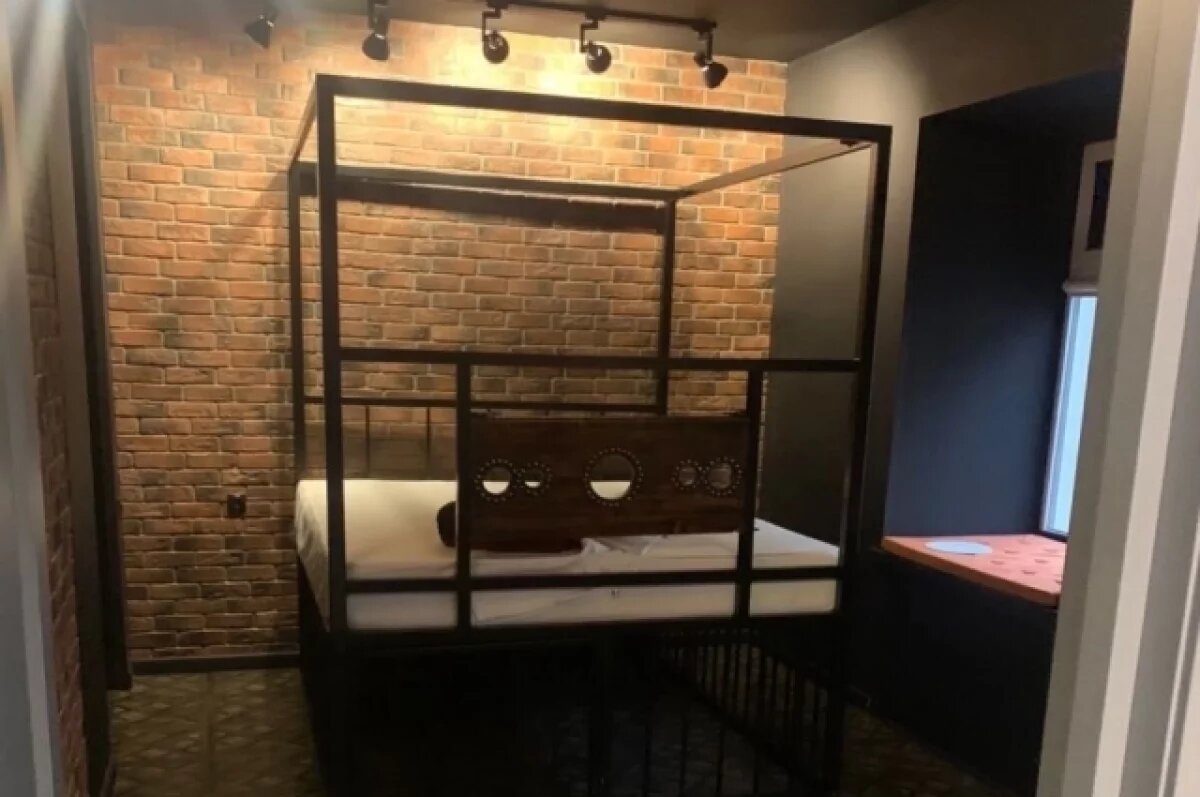    В Петербурге накрыли VIP-бордель в доме, где жил Борис Гребенщиков*