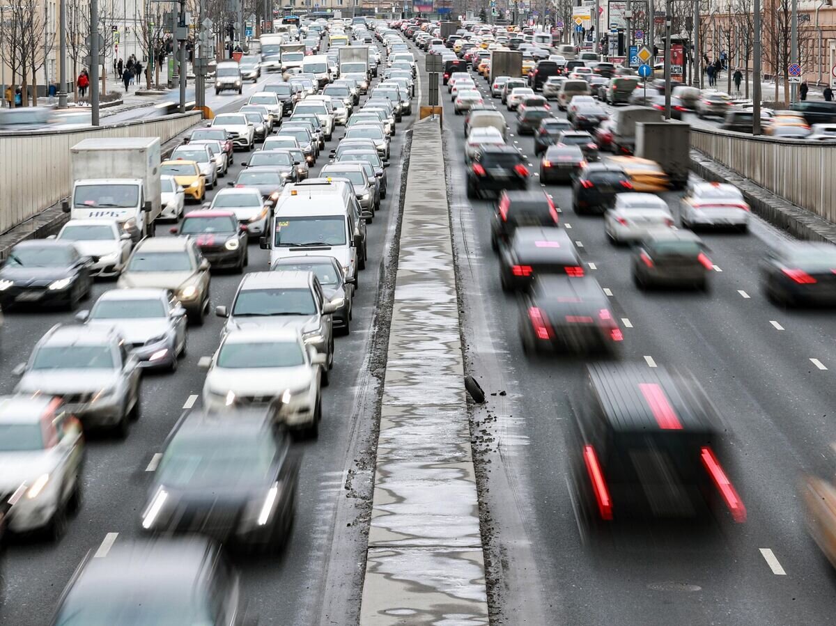    Автомобильное движение на Садовом кольце в Москве© РИА Новости / Антон Денисов