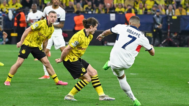    Килиан Мбаппе в матче против «Боруссии». Global Look Press