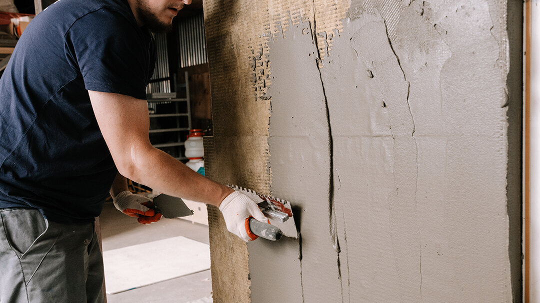 Декоративная штукатурка дополнительно защищает слой утеплителя и создает привлекательный внешний вид вашего дома