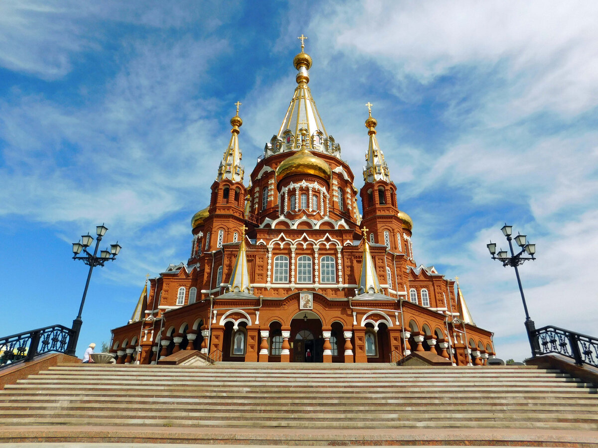 Кафедральный  собор  Архангела  Михаила (Михаило-Архангельский  собор), Ижевск, июль 2021 г. Фото автора.