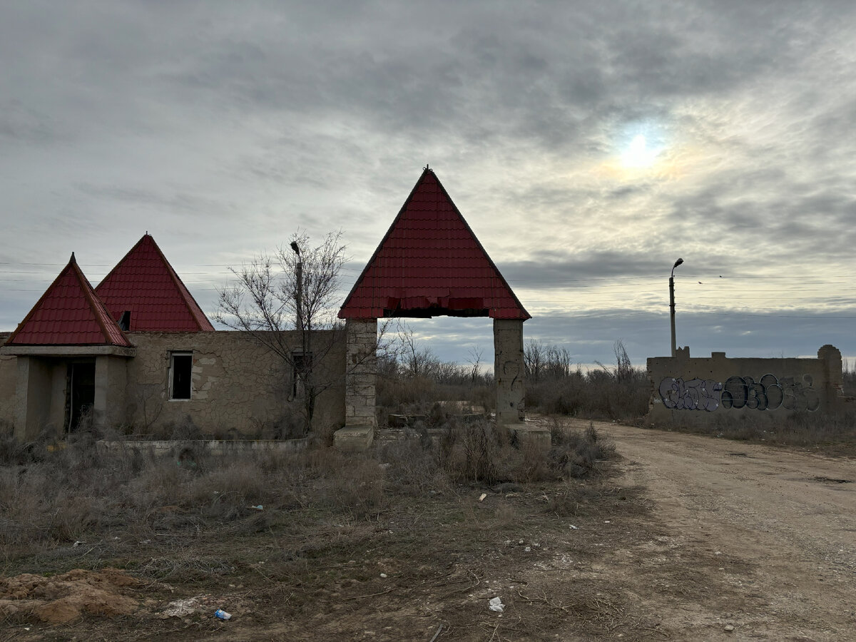 Так сейчас выглядят "ворота" в Тинаки-1. Фото автора.