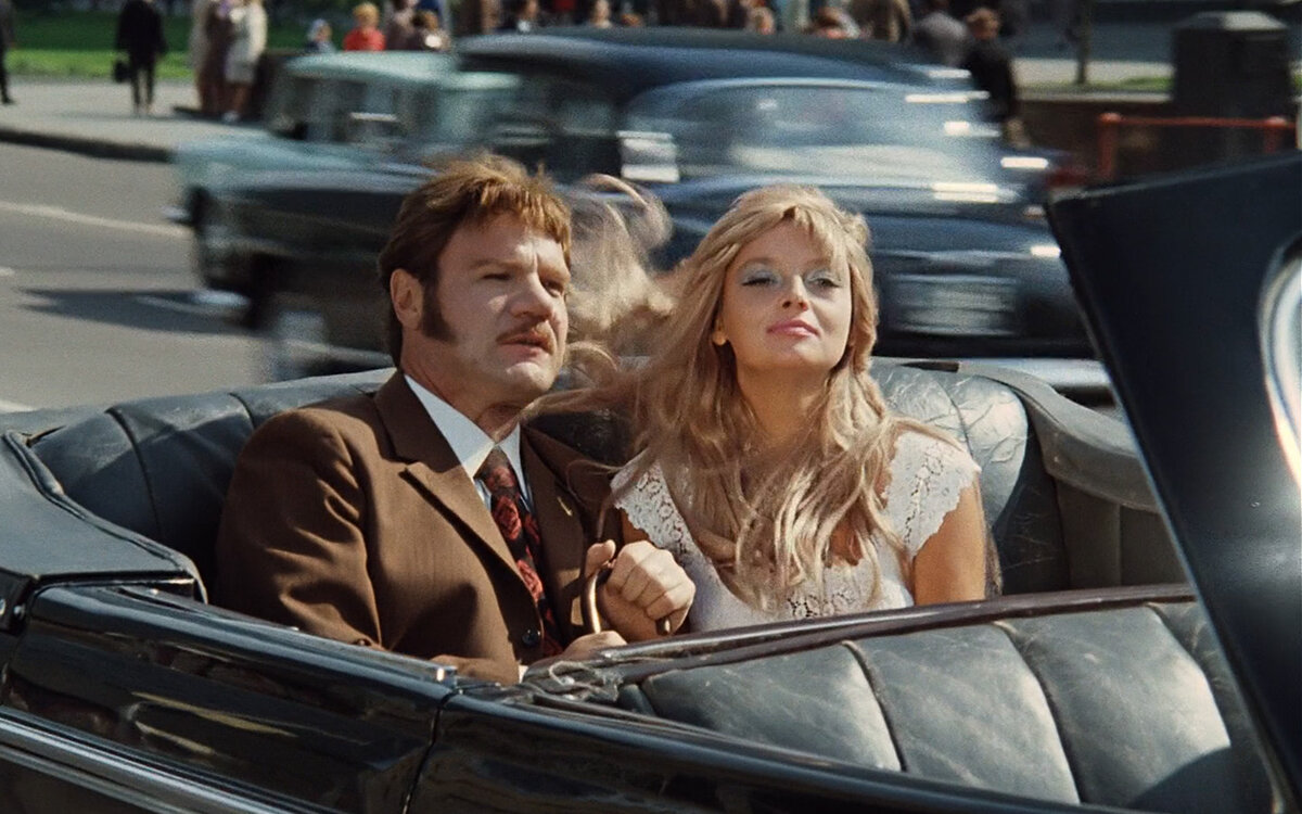 "Москвич-427 ИЭ" на заднем плане © Мосфильм