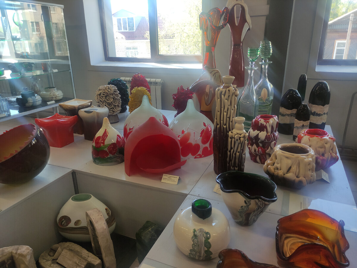 Экспонаты музея стекла.