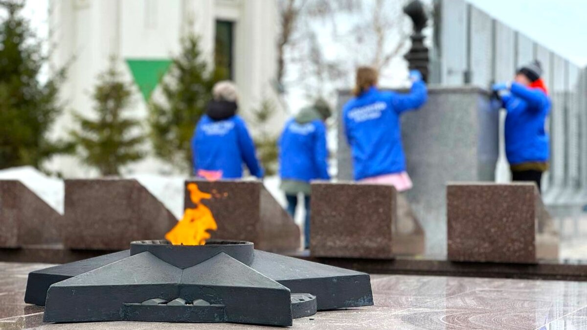    В Сургуте прошли субботники на объектах воинской славы