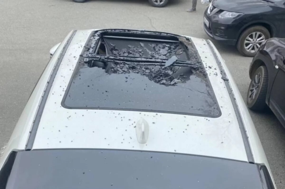    Во Владивостоке неуправляемый огнетушитель ракетой влетел в автомобиль