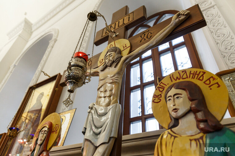 В Великую пятницу в память о жертве Христа не проводят литургии в храмах Фото: Илья Московец © URA.RU