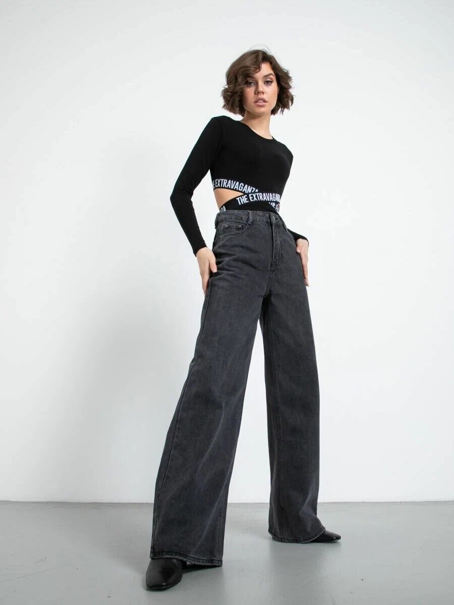 Широкие джинсы — безошибочный ответ на вопрос, как отойти от традиций и придать неповторимую изюминку своему деловому стилю.-9