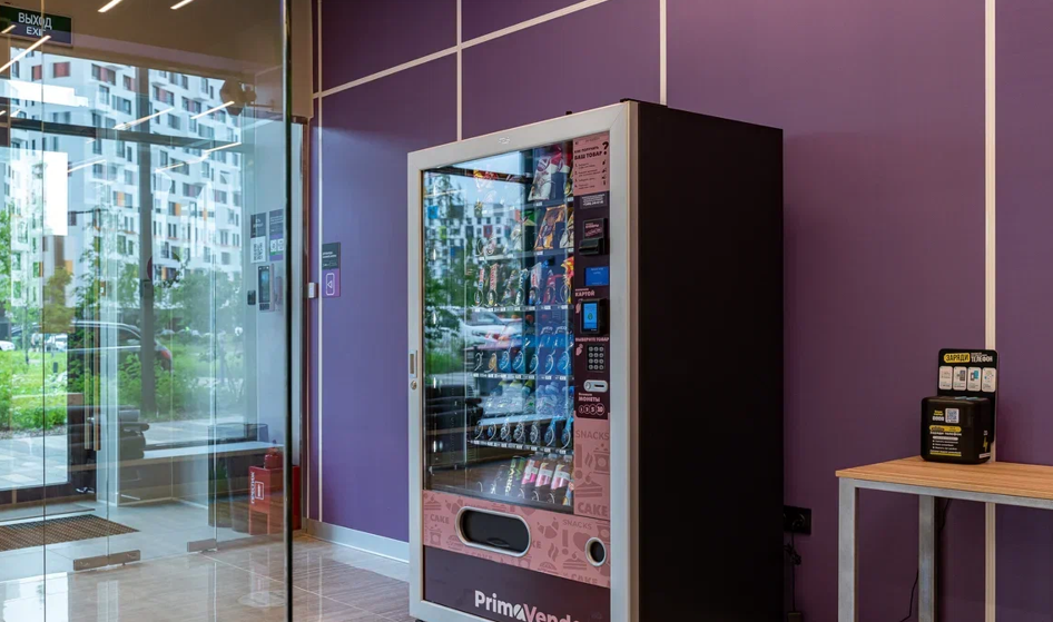 Вендинговый автомат с напитками и снеками — альтернативный вид фитнес-бара для небольших клубов без персонала. Такие используют в автоматизированных мини-залах XFIT Point. 