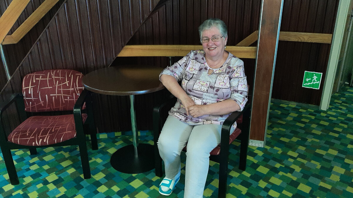 Это фото прошлого года. Круиз на теплоходе. Видимо уже захотелось в отпуск.