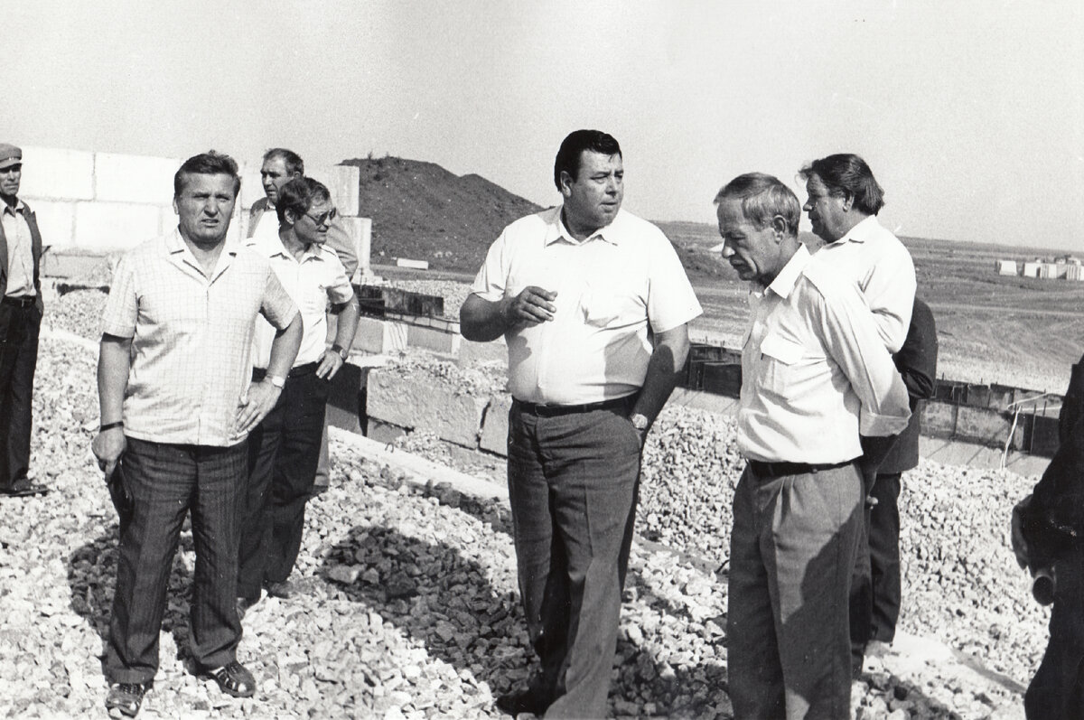 Представители немецкой национальности снискали к себе уважение своим трудом, высокими профессиональными качествами. Многие занимали руководящие посты: Владимир Вальт, Константин Шнайдер, Корней Беккер, братья Альбрант. Дмитрий Петерс (на фото) был главой Брединского района. Фото: архив Брединского районного историко-краеведческого музея.