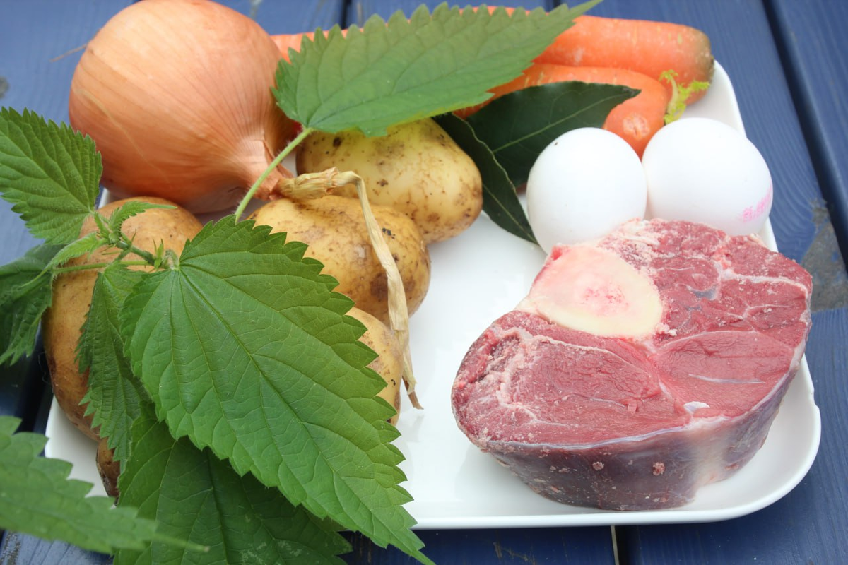 Ингредиенты для супа из крапивы