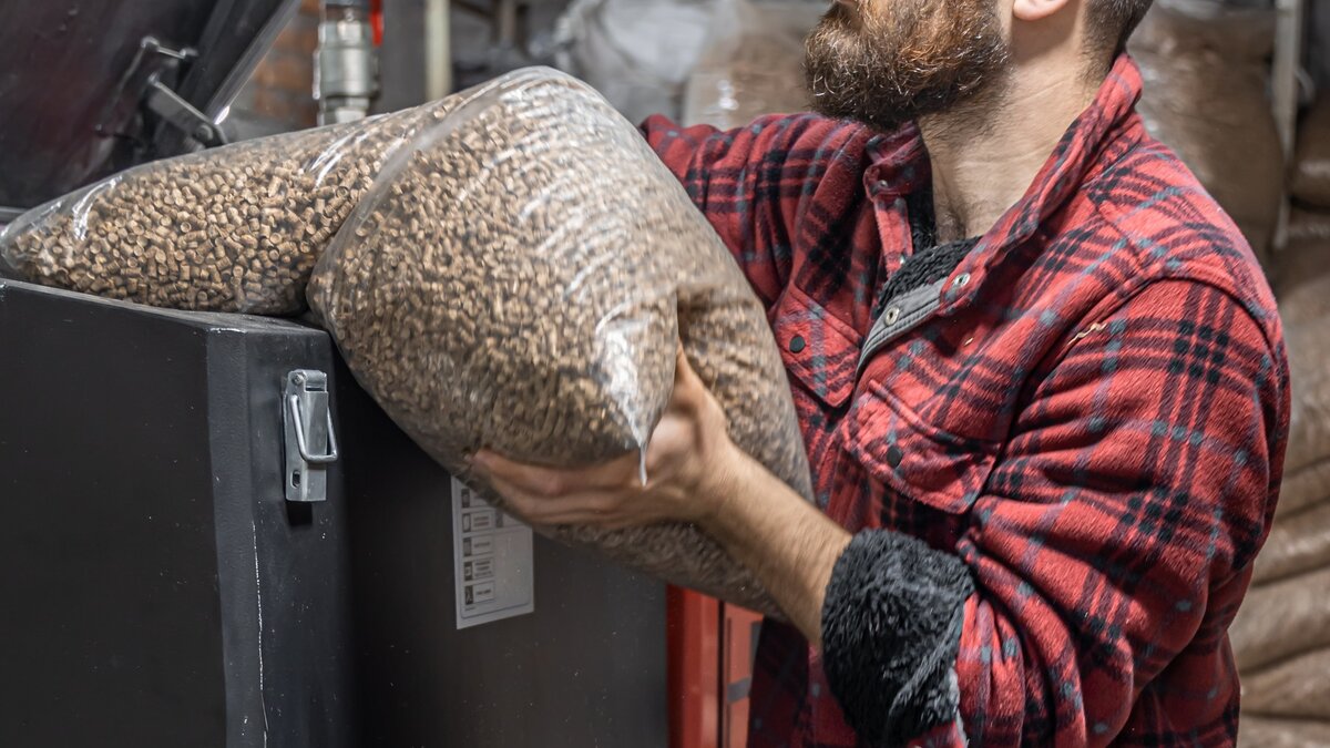 *Заправка пеллетного котла 