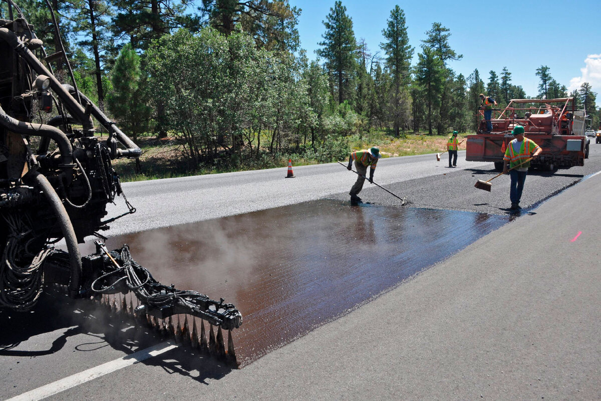 Слои износа и защитные слои для покрытий дорог: назначение, классификация, устройство 