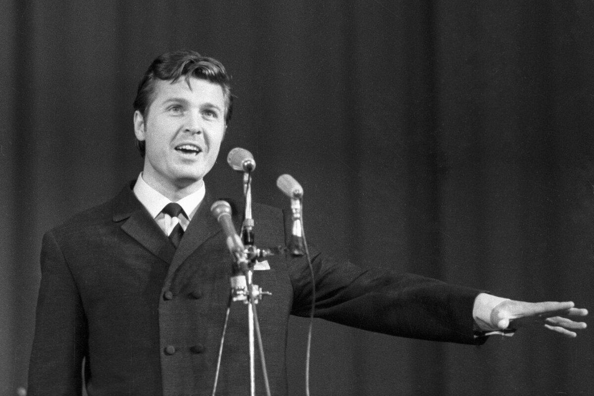 Лев Лещенко