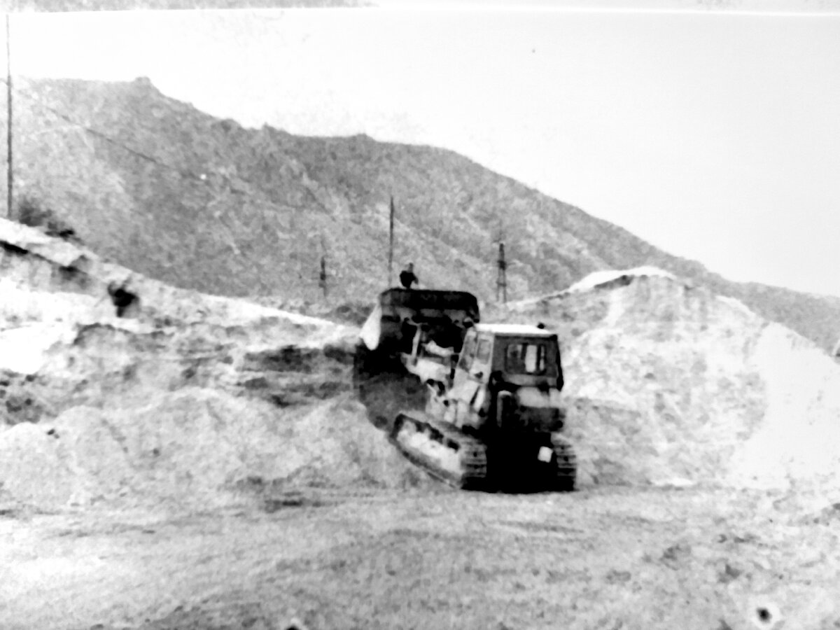 Бульдозер-работяга. 