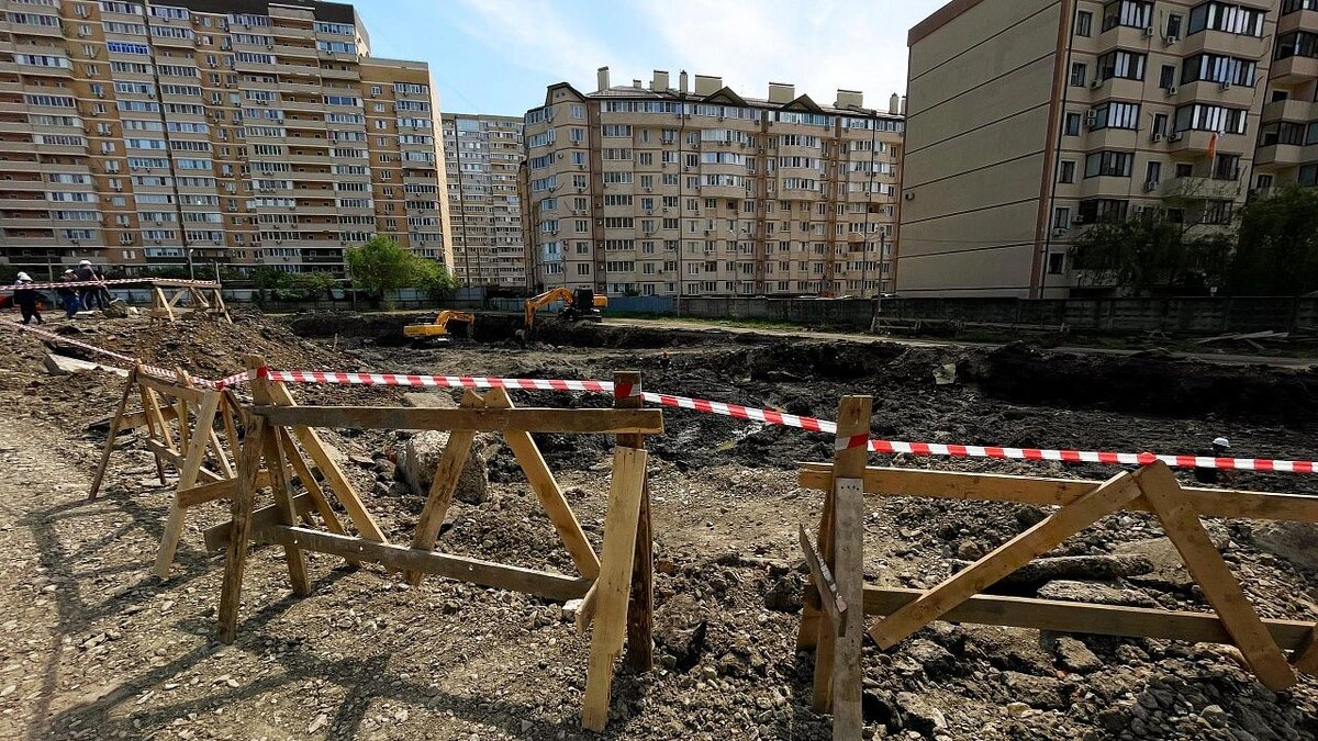    На улице Новороссийской в Краснодаре началось строительство большой школы Фото: t.me/ivan_gorobets