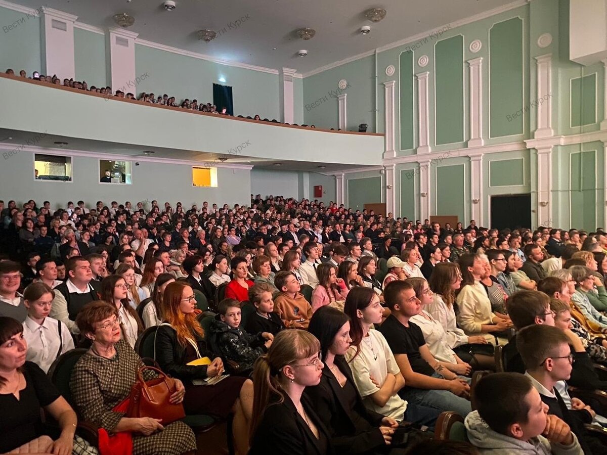 Курским школьникам показали спектакль «Молодая гвардия» | Вести-Курск | Дзен