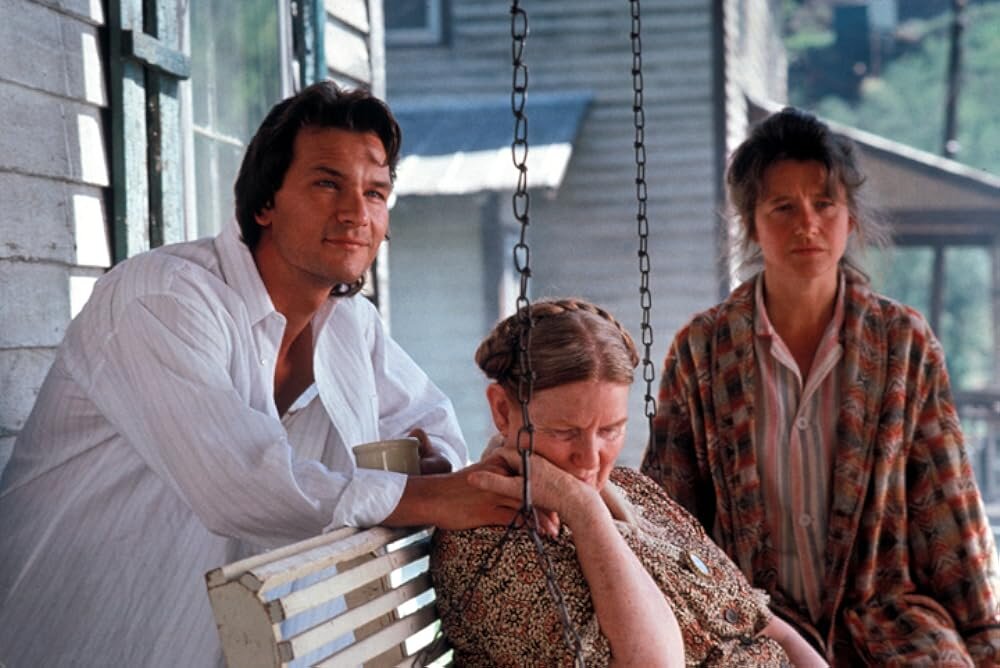 Кадр из фильма "Ближайший родственник" (1989)