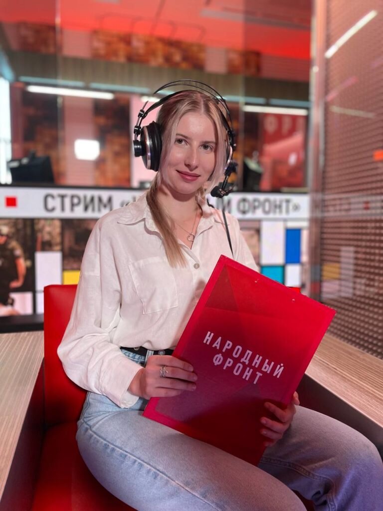 Алина в студии стрима "Народного фронта"📷    Гузеева и Сябитова видят невест насквозь: волжанка откровенно рассказала об участии в «Давай поженимся»
