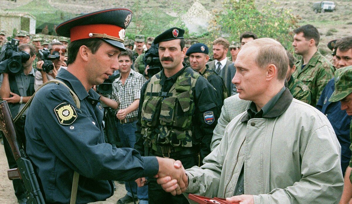 Из открытых источников в интернете. В.Путин в Дагестане 1999 год.