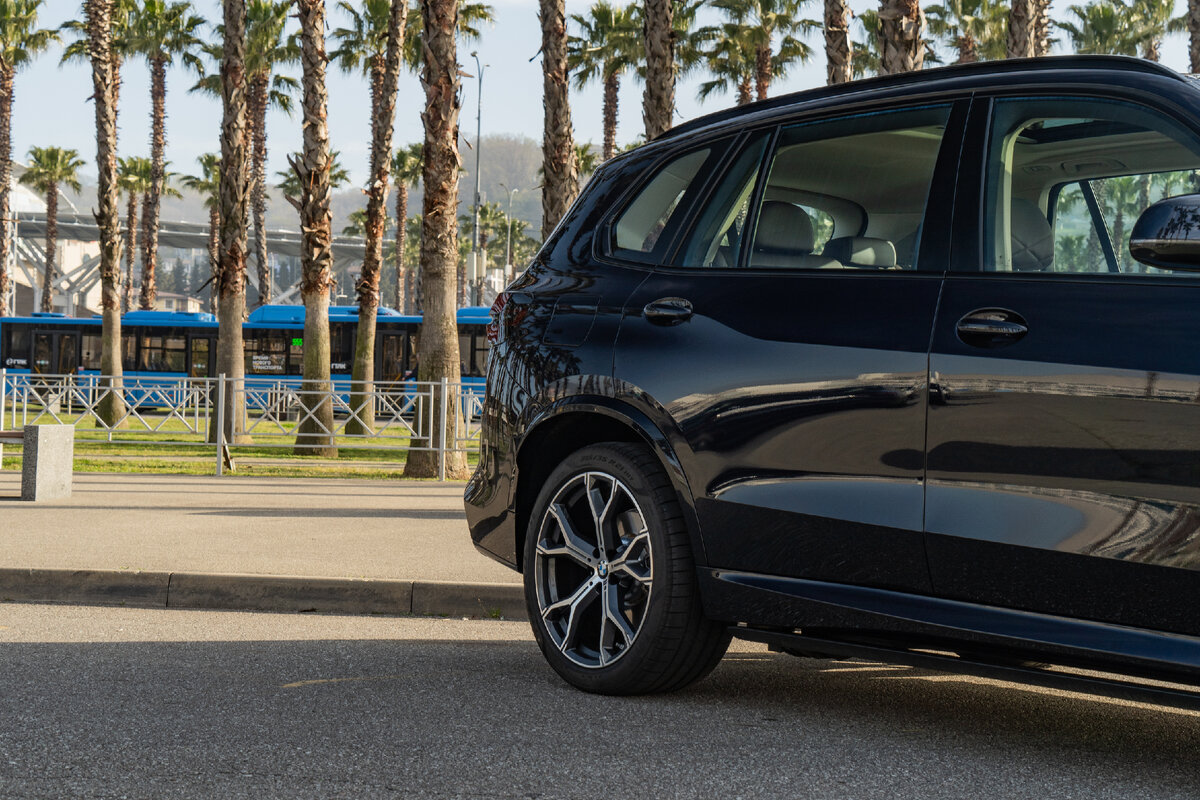 BMW X5 в версии Long 2024 с увеличенным кузовом. 