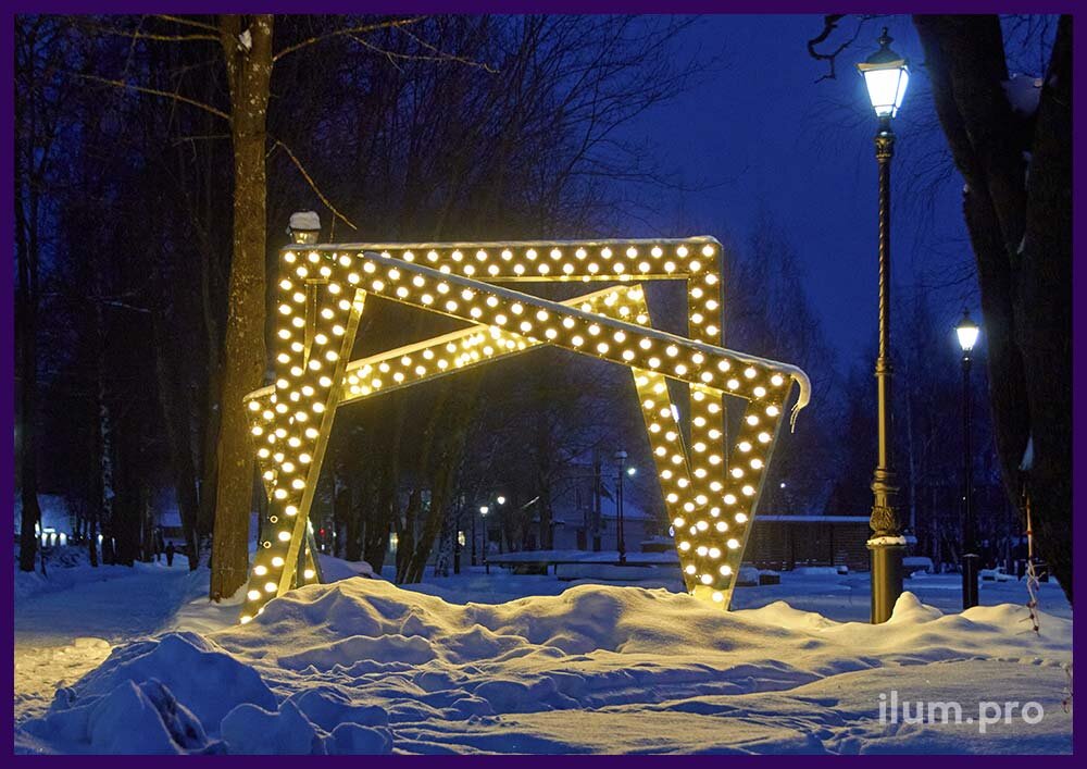 Зеркальный тоннель с золотым композитом и крупными лампочками белтлайт