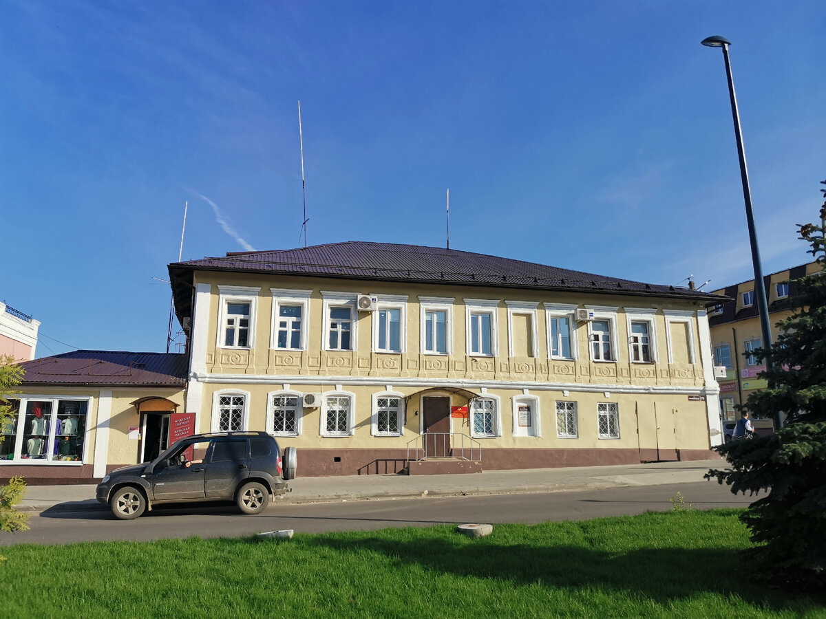 Вот такие приятные дома стоят в центре города. Фото автора.