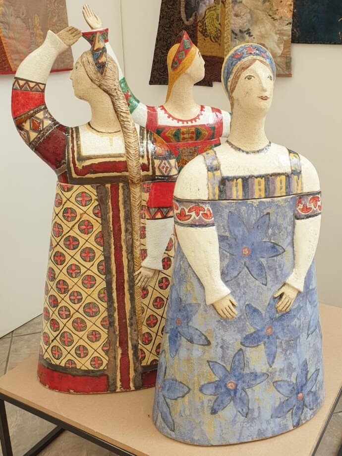 Бодрикова Наталья. Хоровод. Композиция. 2022. Шамот, глазури.