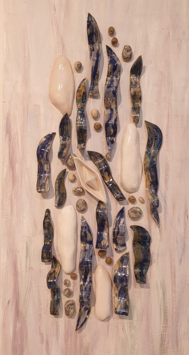 Ли Светлана. Снега, ручьи, кораблик. 2020. Шамот, глазури, акрил