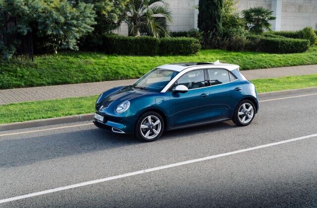 ORA 03 доступен в семи цветах, есть версии с черной или белой крышей