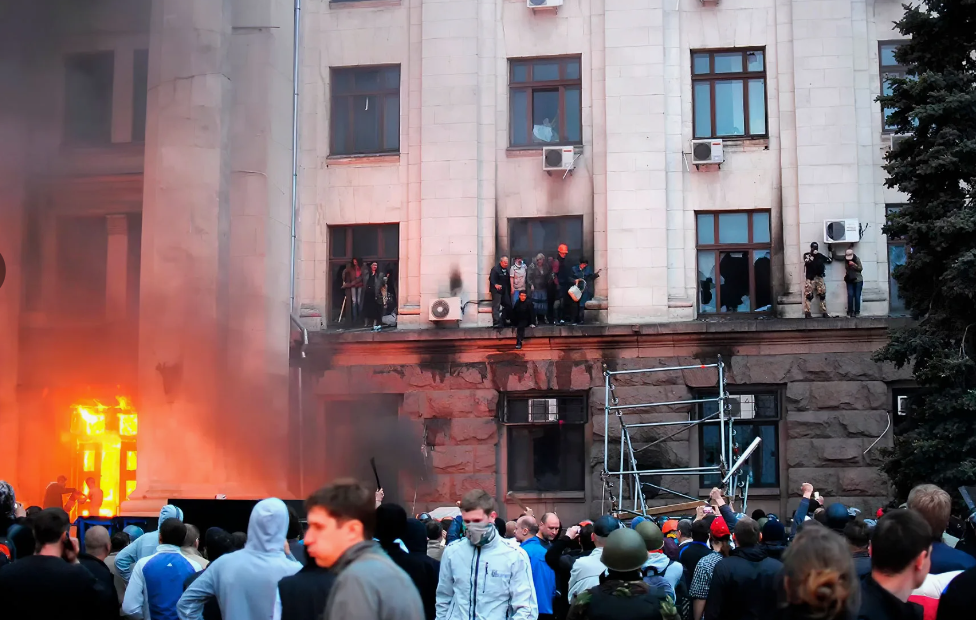 Одесских людей. Одесса 2 мая дом профсоюзов. Одесса 2 мая 2014 года дом профсоюзов. Трагедия 2 мая в Одессе доме профсоюзов.