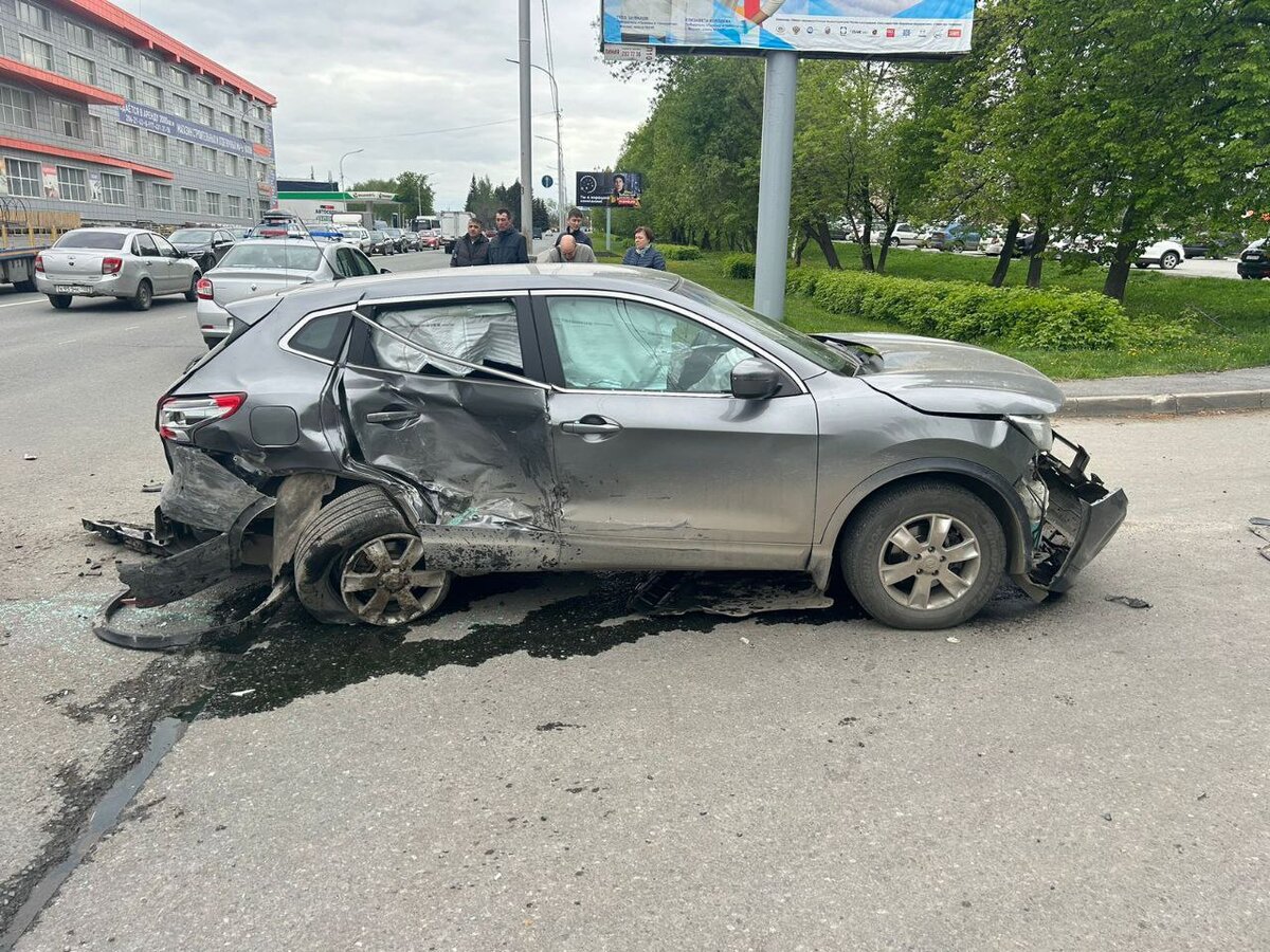 Момент ДТП на улице Интернациональной в Уфе, где пострадали два человека,  попал на видео | Башкортостан 24 | Дзен