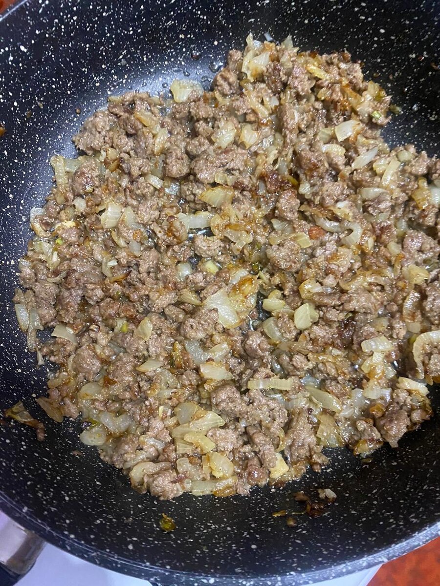 Чем больше лука. тем сочнее начинка.