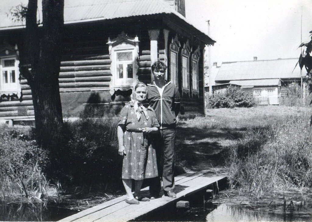 С мамой в 80-е. Караш