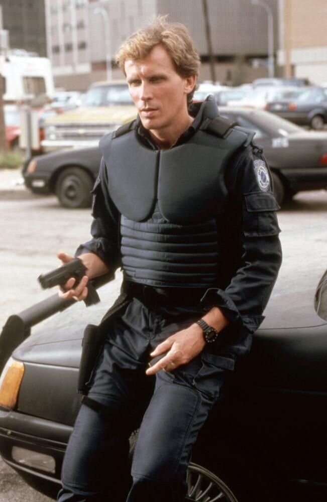 Хороший парень, Алекс Джей Мёрфи...