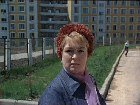 Лидия Федосеева-Шукшина в роли матери Ромки, кадр из фильма «Вам и не снилось»